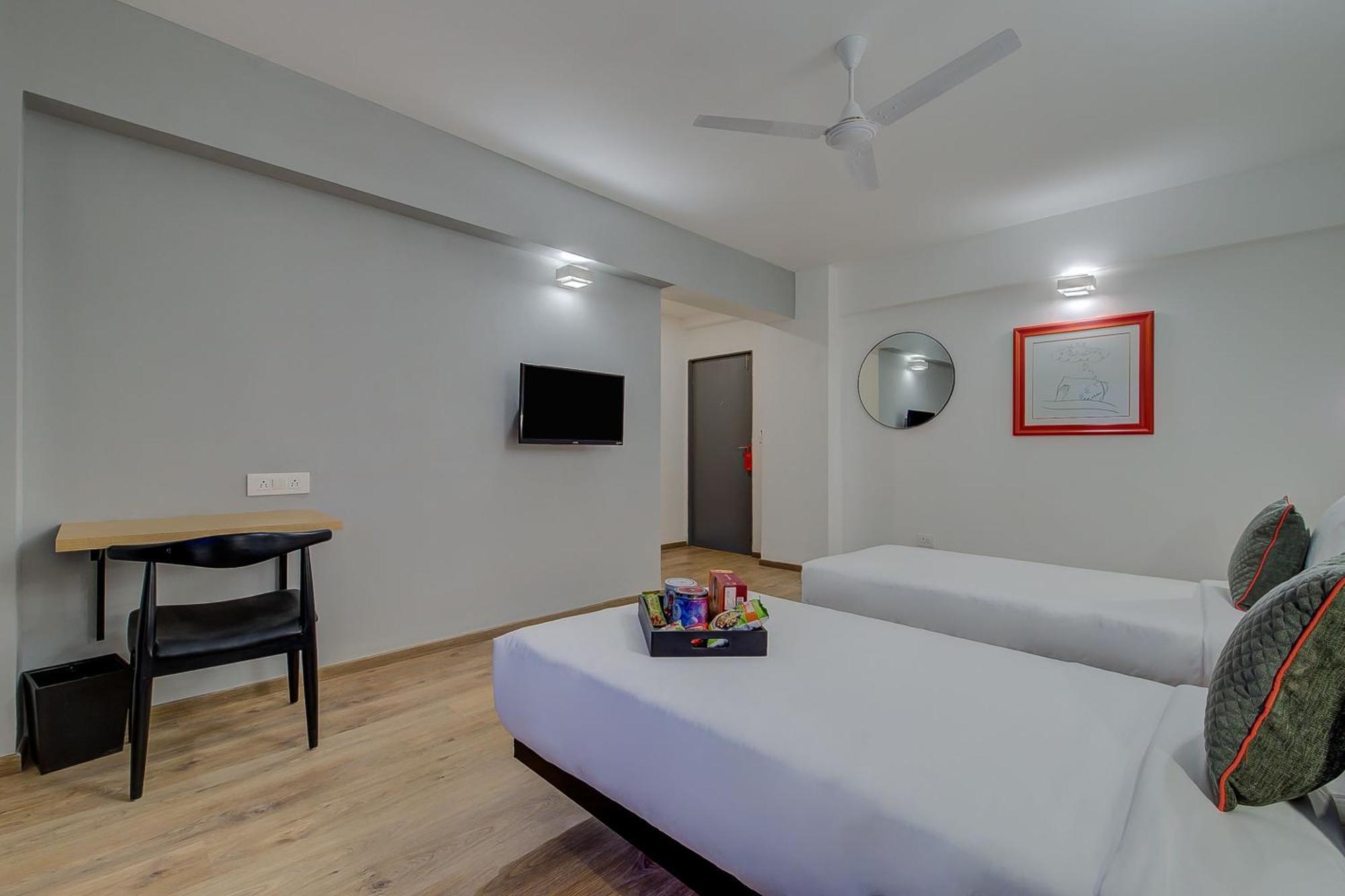 Oyo Townhouse 048 Hadapsar Otel Phursungi Dış mekan fotoğraf